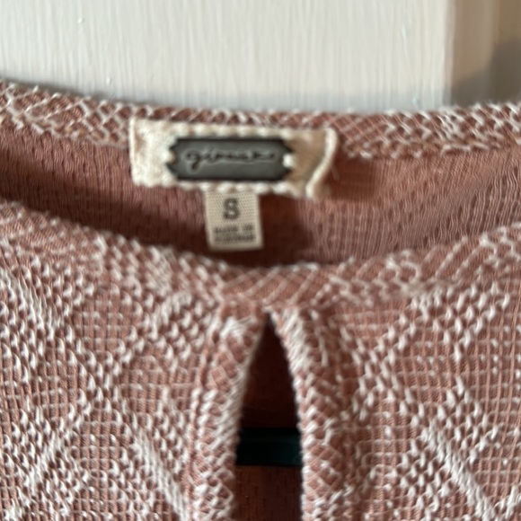 Buckle top. Like new - Picture 2 of 3